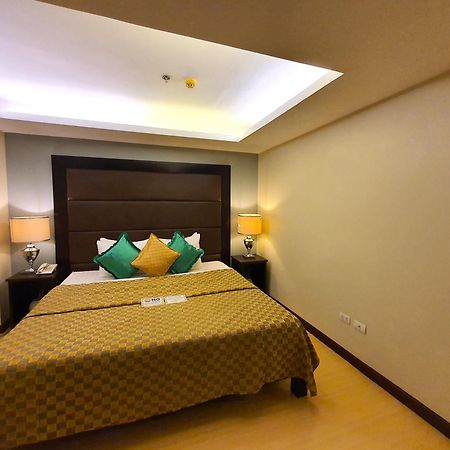 Festive Hotel Makati Paco Exterior photo
