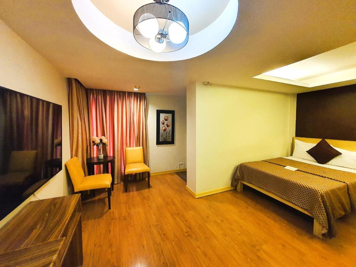 Festive Hotel Makati Paco Exterior photo