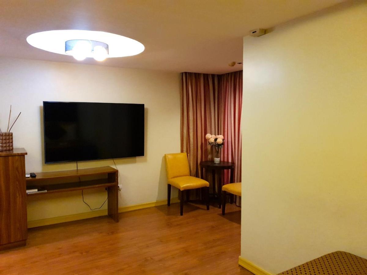 Festive Hotel Makati Paco Exterior photo