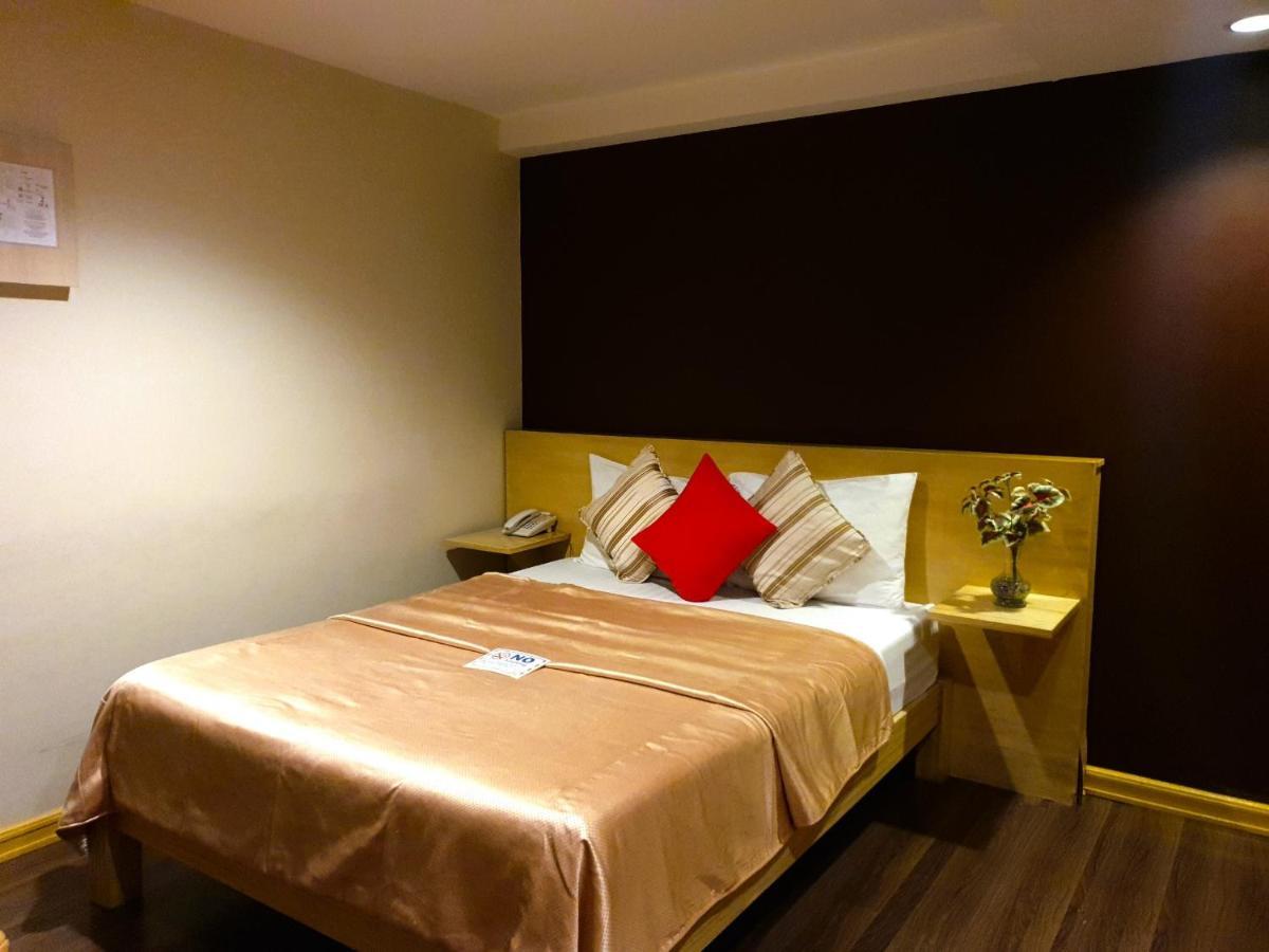 Festive Hotel Makati Paco Exterior photo