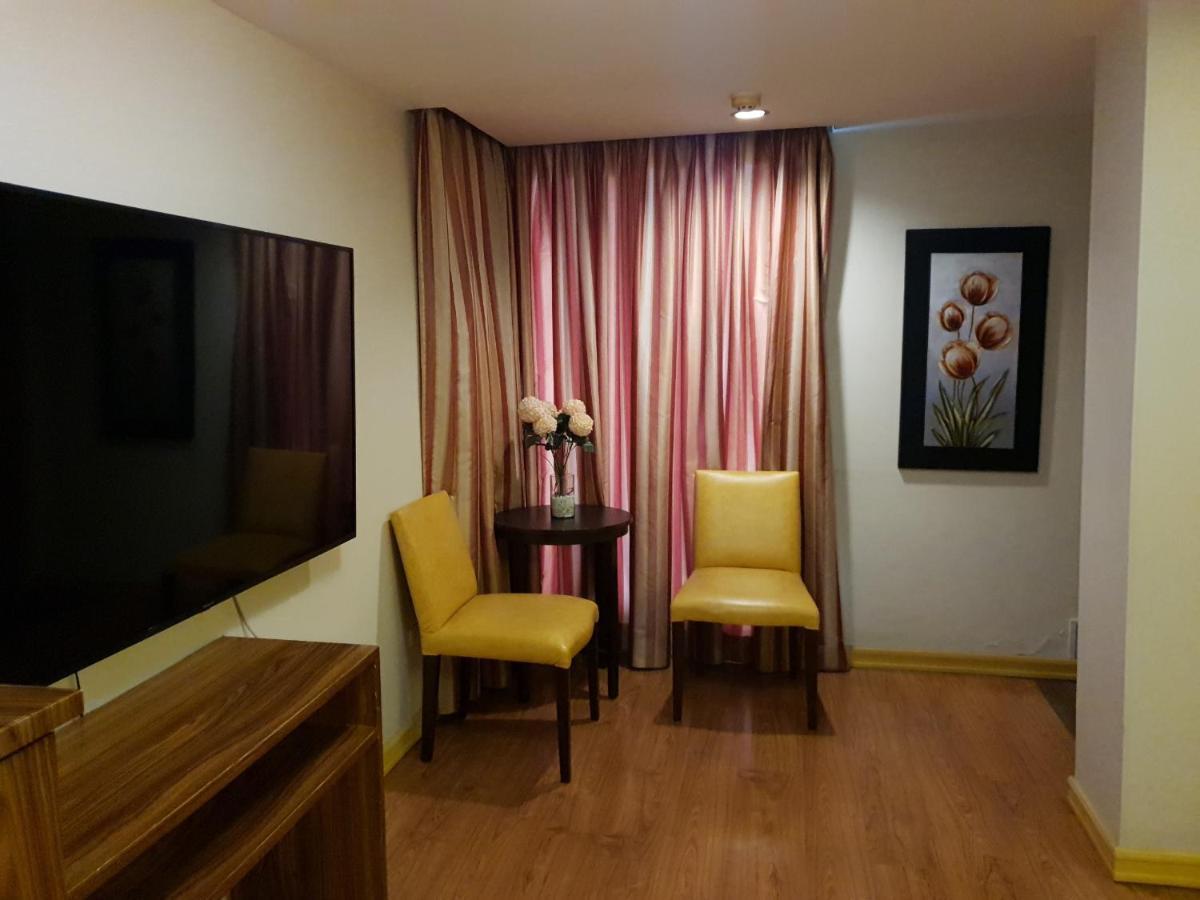 Festive Hotel Makati Paco Exterior photo