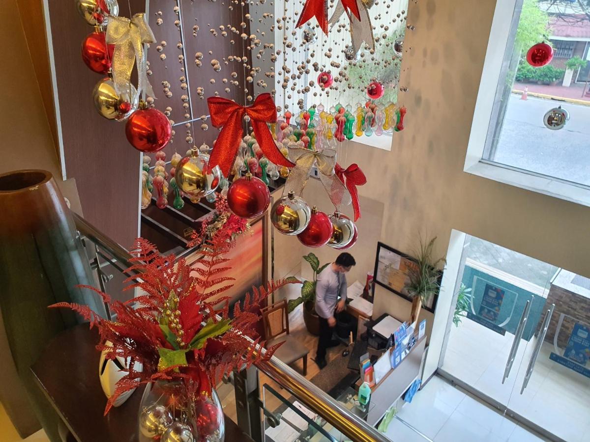 Festive Hotel Makati Paco Exterior photo