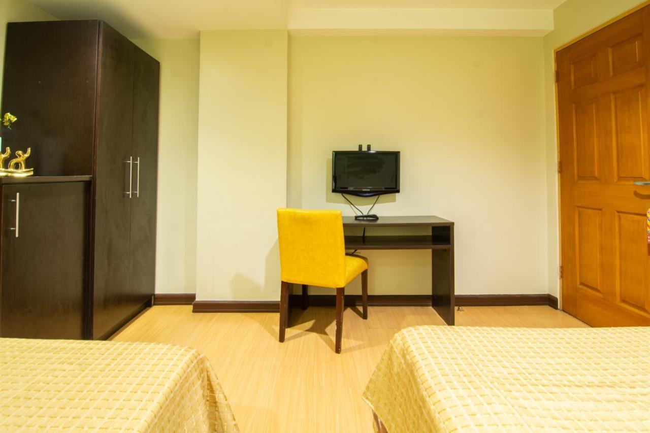Festive Hotel Makati Paco Exterior photo