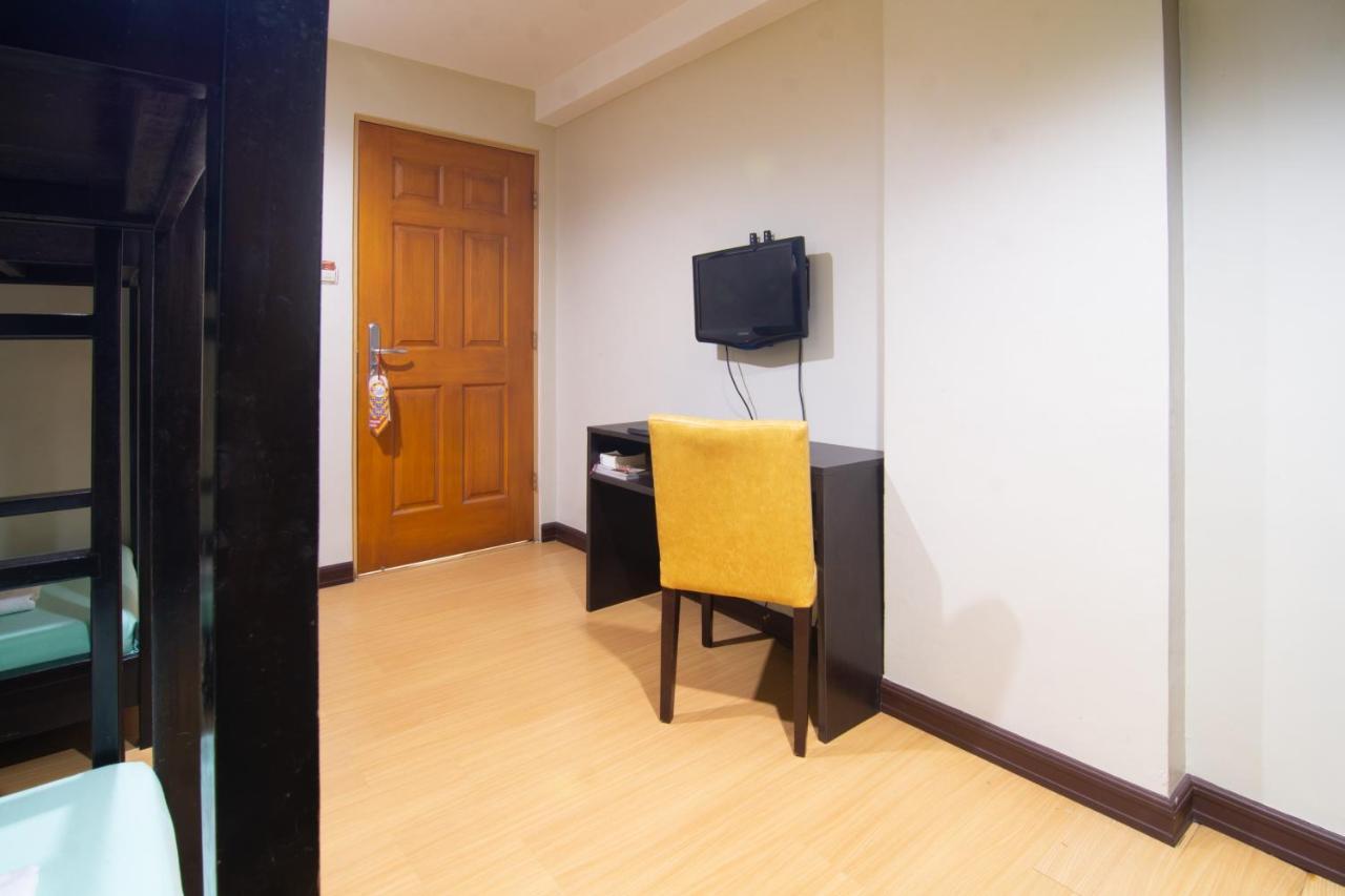 Festive Hotel Makati Paco Exterior photo