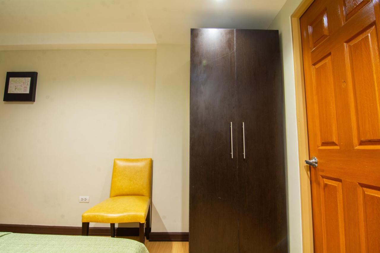 Festive Hotel Makati Paco Exterior photo