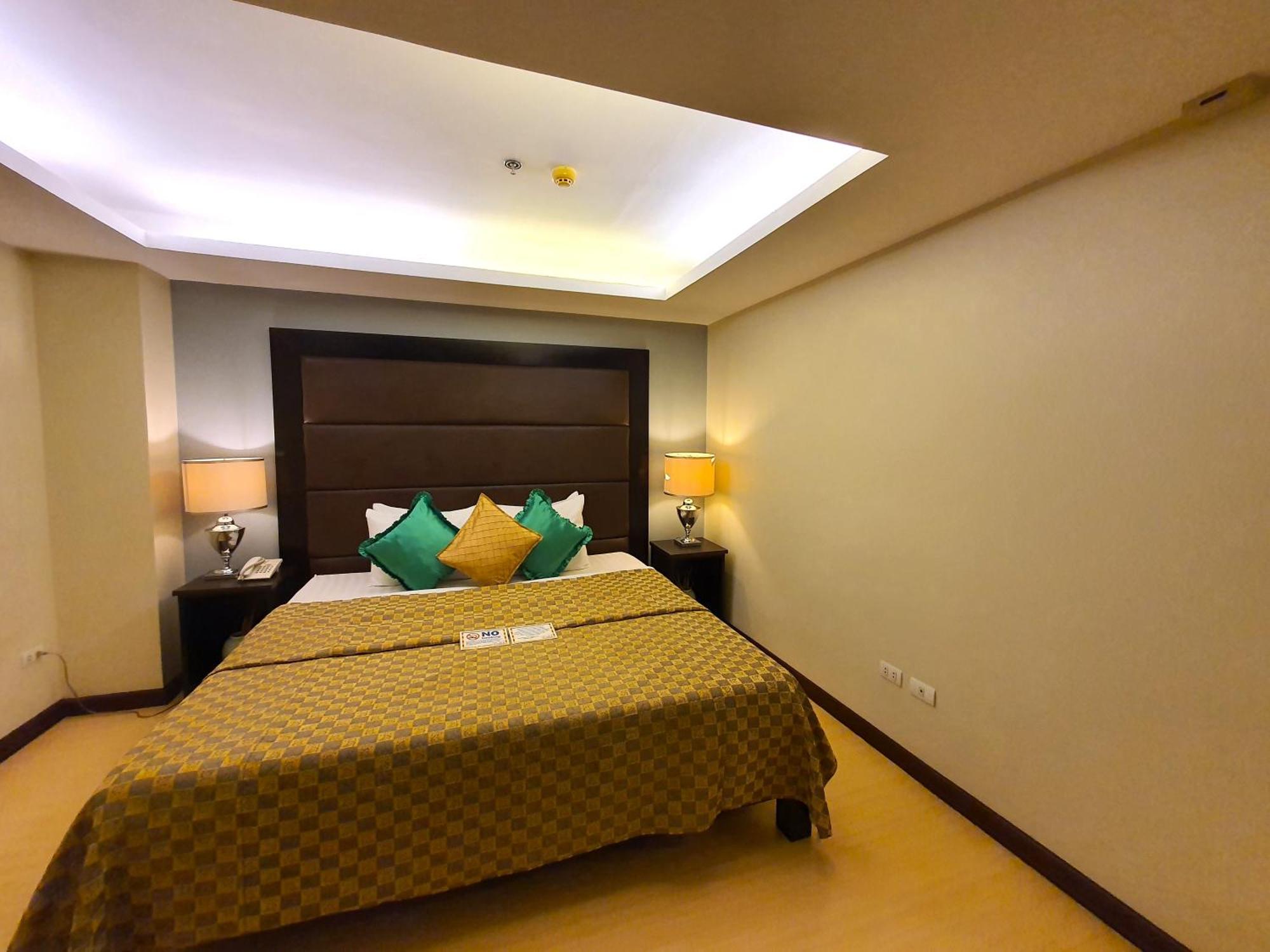 Festive Hotel Makati Paco Exterior photo
